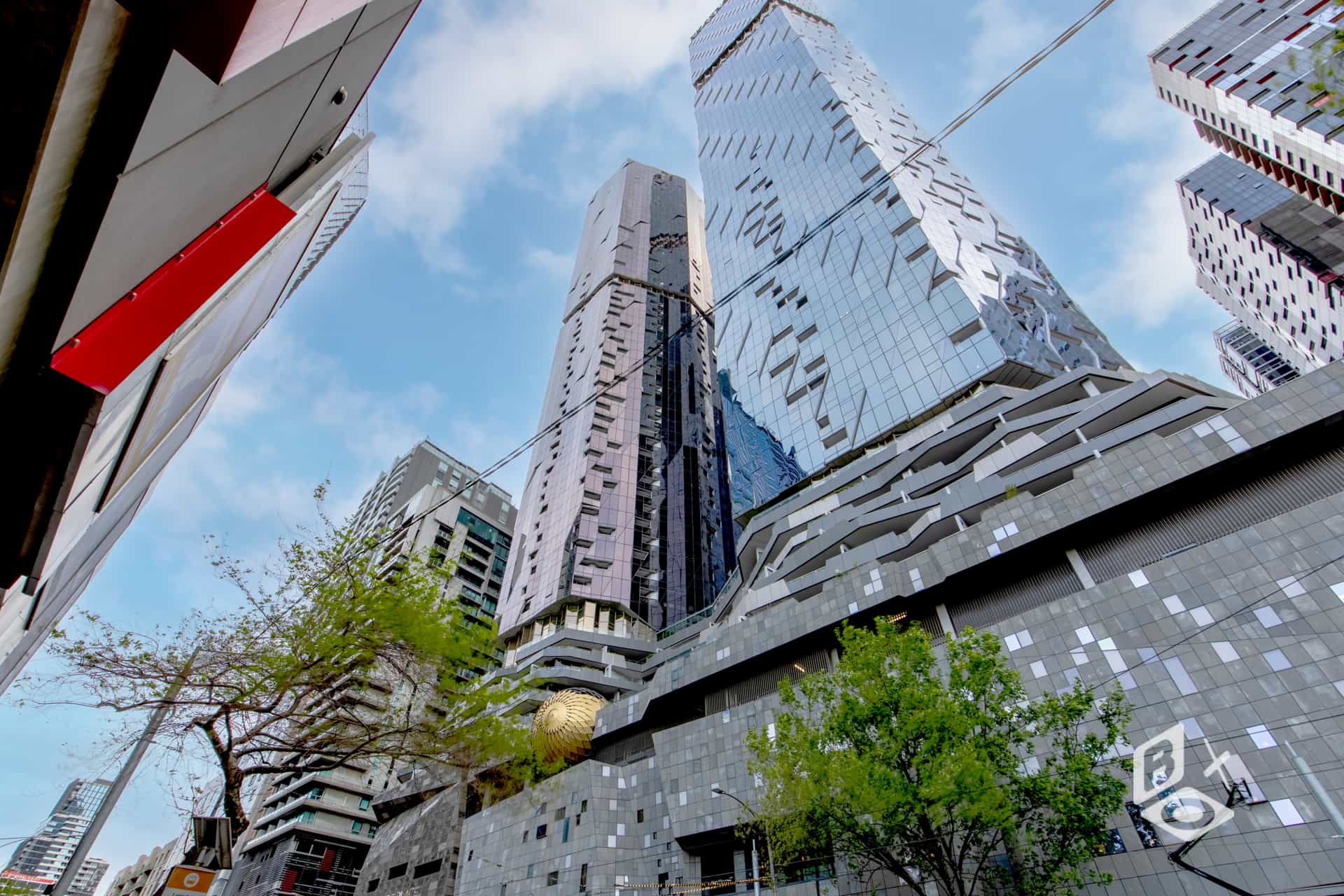 West Side Place 56层奢华公寓｜尊享Port Phillip Bay海景＋独立车位｜一卧＋书房